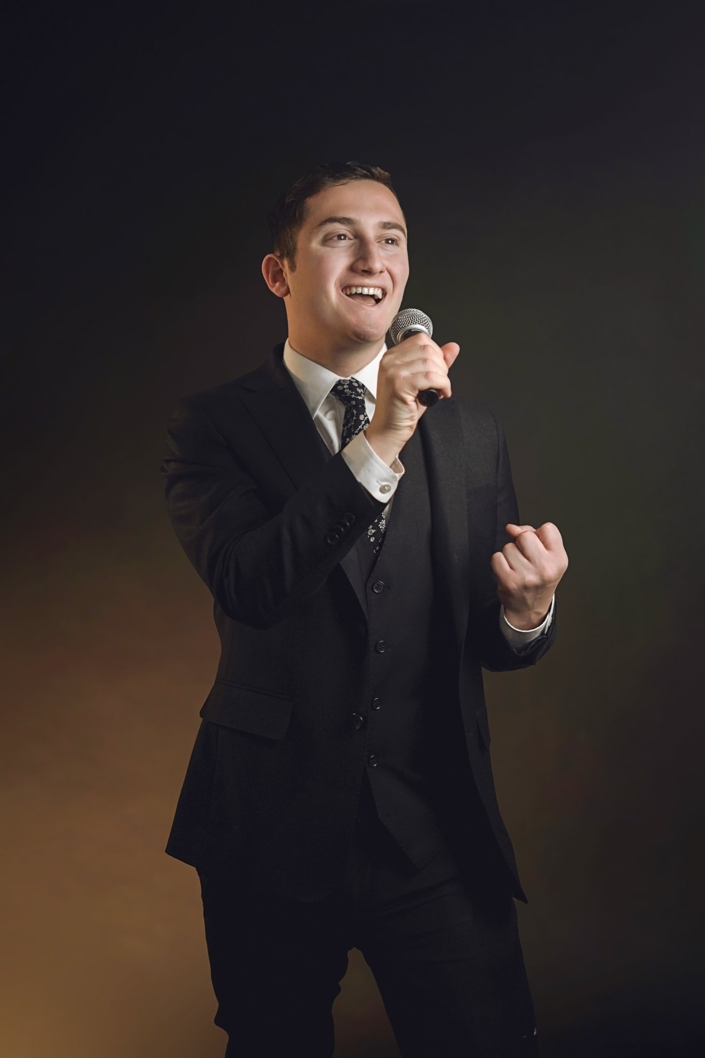 Dovid Pearlman performing on stage